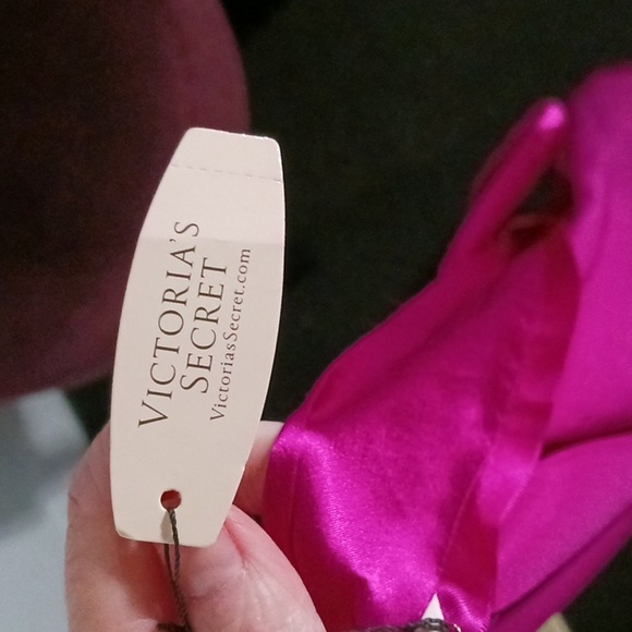 Victoria's Secret robe - Picture 5 of 6